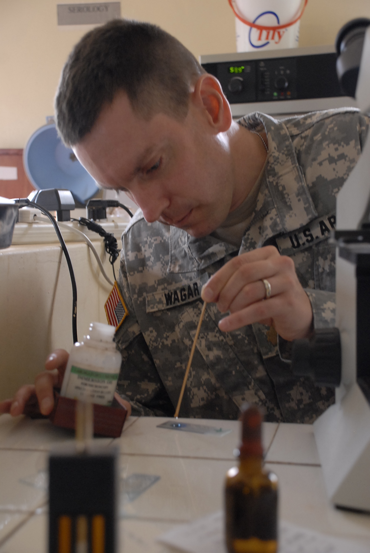 U.S. Army Medical Research Unit - Improving malaria diagnostics, Kisumu, Kenya 05-2010
