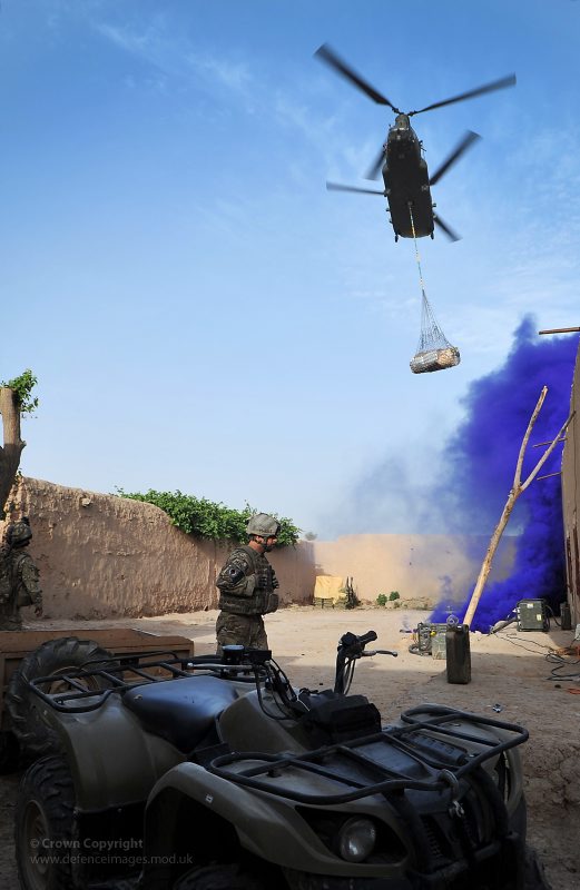 Chinook Helicopter Delivers Supplies During Operation Omid Haft in Afghanistan