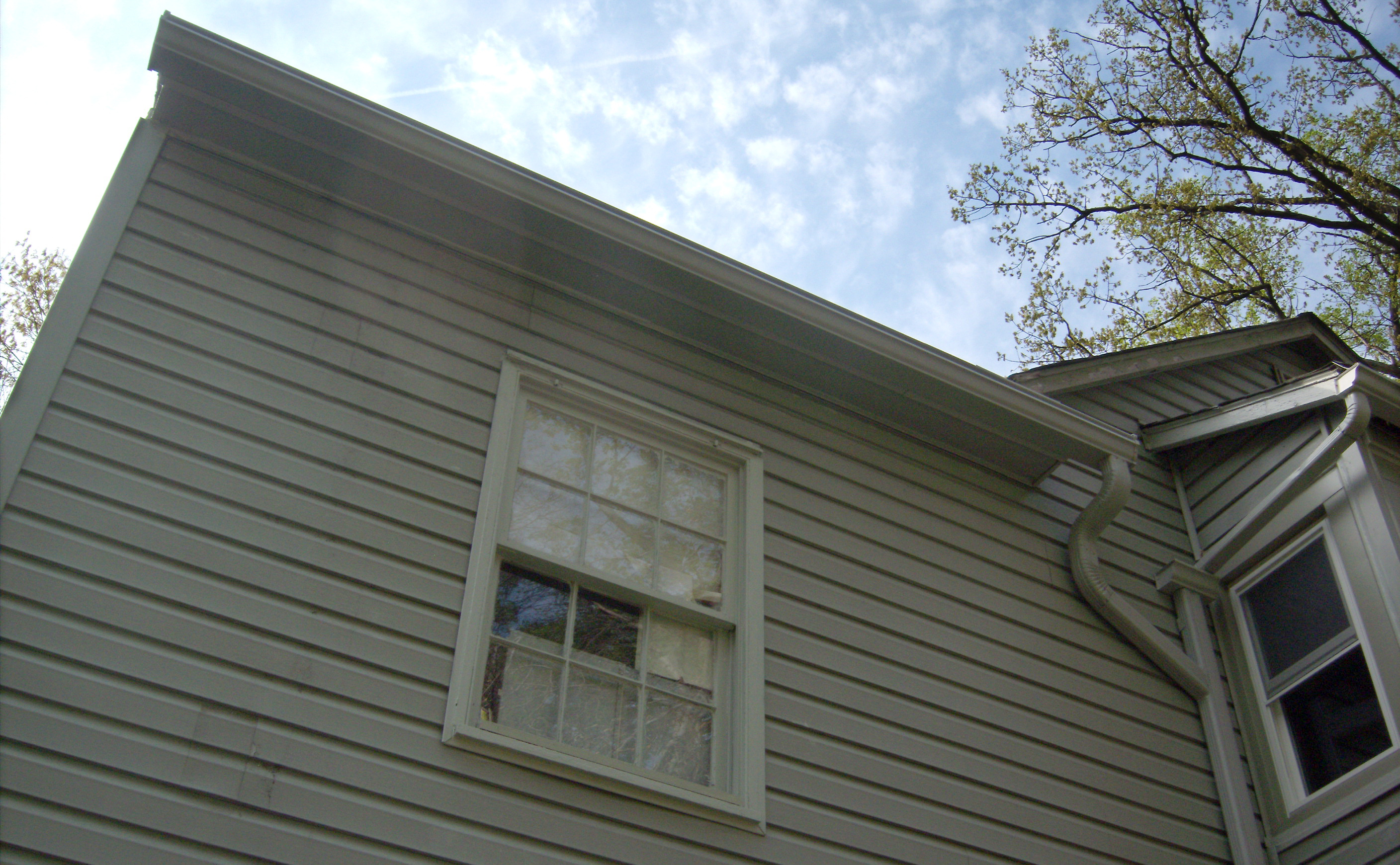 20120404 - 0 - house - new gutter - GEDC0236