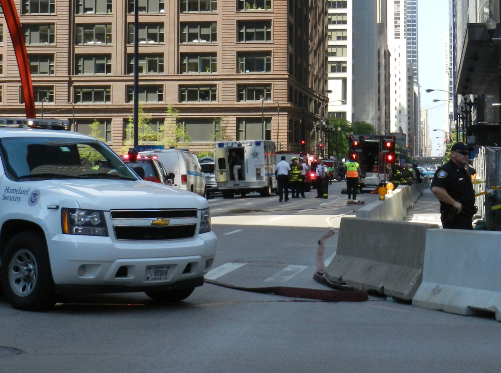 Bomb Threat at Jackson/Dearborn: Chicago Police, Chicago Fire Department, Homeland Security Respond
