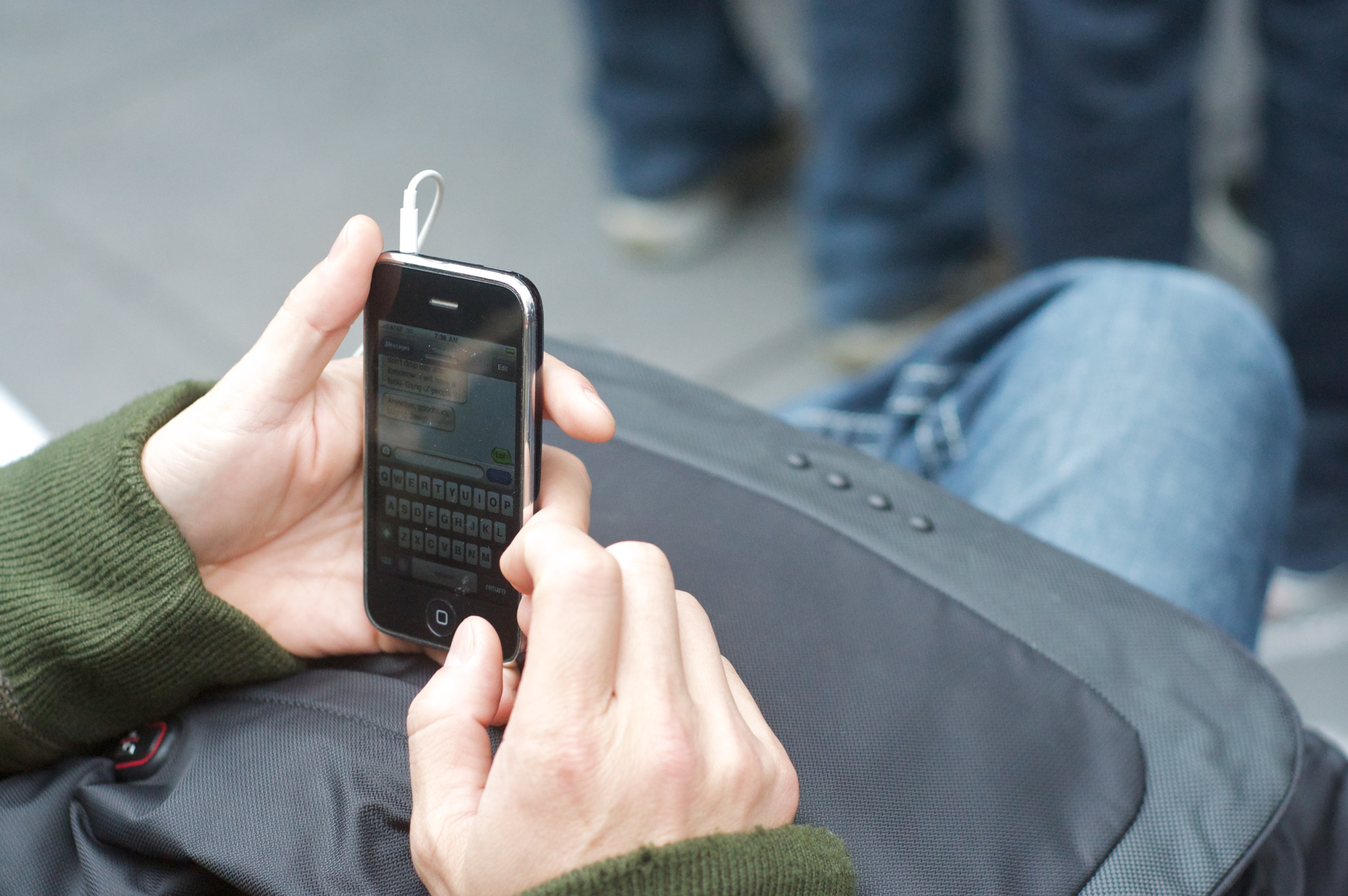 iPhone 4 line on launch day at San Francisco Apple Store 198