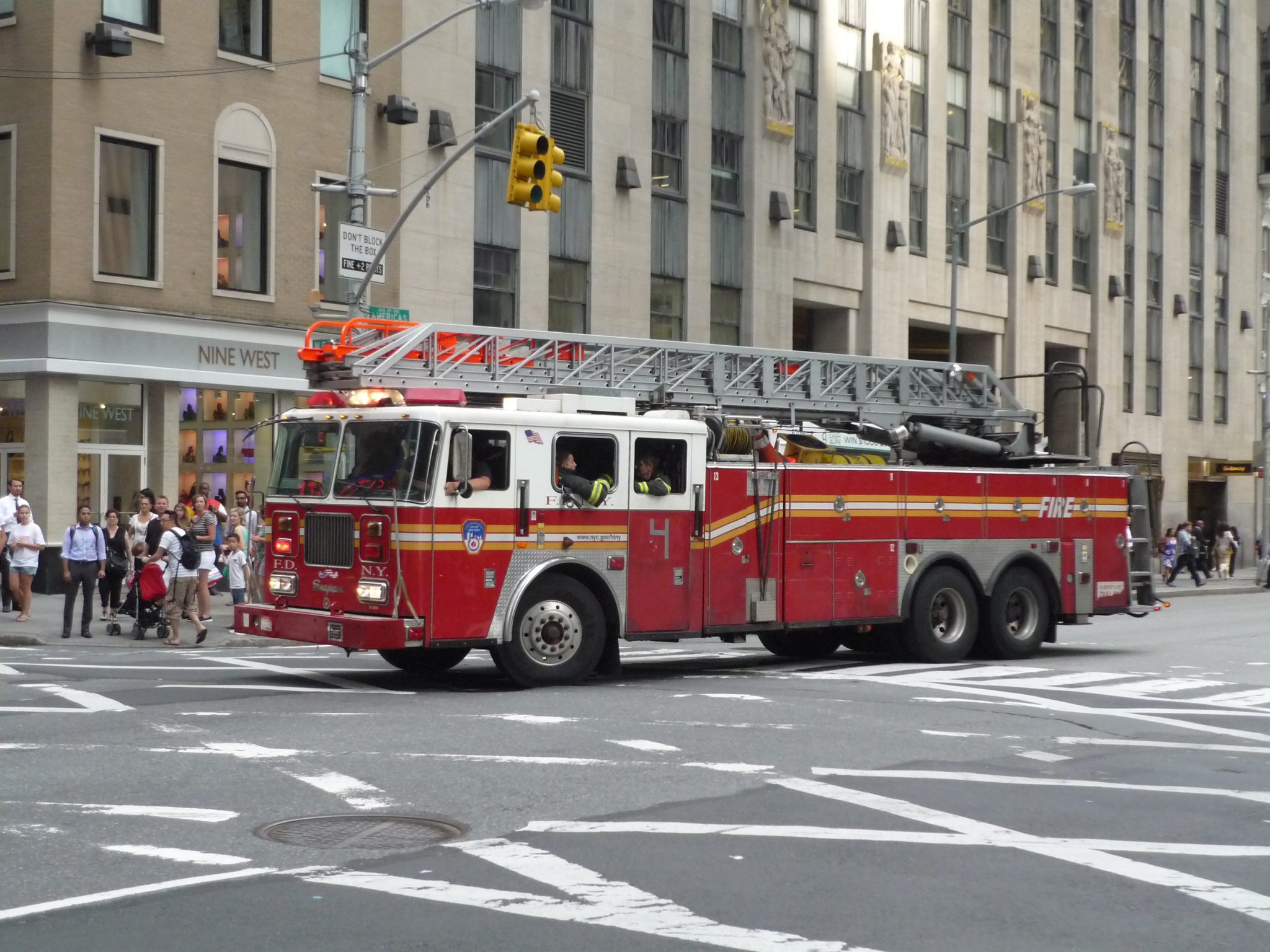 FDNY Seagrave Ladder